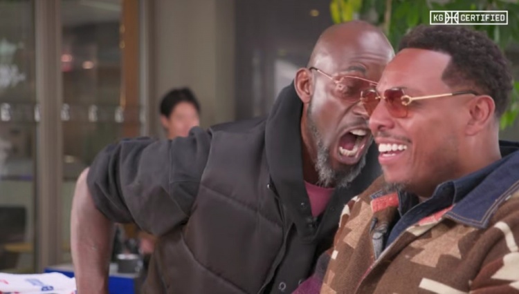 虎扑官网-KG：曾经全明星氛围很紧张 拍照时露出假笑 拍完我就朝着邓肯大喊